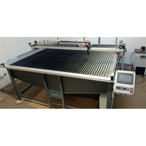 Лазерний СО2 верстат 1617 PRO