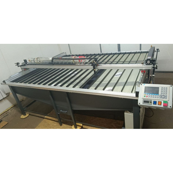 Лазерний СО2 верстат 1617 PRO