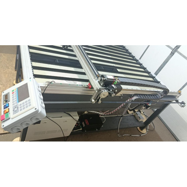 Лазерний СО2 верстат 1617 PRO